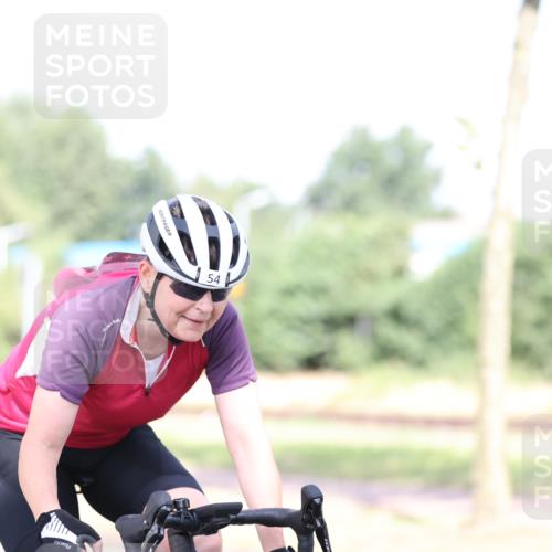 11.08.2024 - GEWOBA Citytriathlon Bremen H.Heesch http://msf.ph/oto/6770578 11.08.2024 10:45:13 Radfahren 13, 51, 54, 97 meine-sportfotos.de