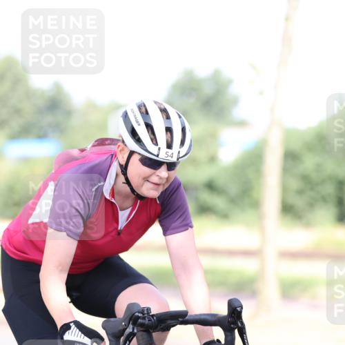 11.08.2024 - GEWOBA Citytriathlon Bremen H.Heesch http://msf.ph/oto/6770582 11.08.2024 10:45:13 Radfahren 13, 51, 54, 97 meine-sportfotos.de