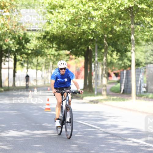 11.08.2024 - GEWOBA Citytriathlon Bremen H.Heesch http://msf.ph/oto/6770599 11.08.2024 10:45:22 Radfahren 51, 54, 93 meine-sportfotos.de