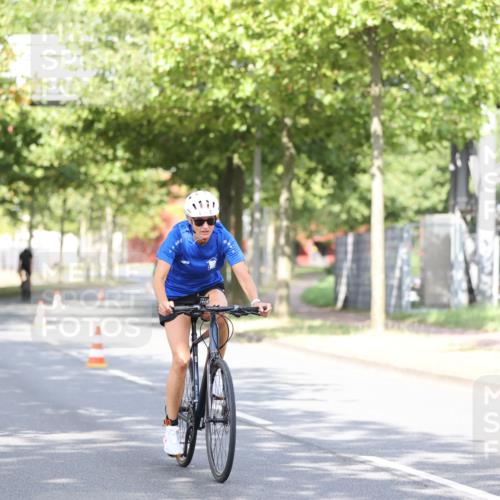 11.08.2024 - GEWOBA Citytriathlon Bremen H.Heesch http://msf.ph/oto/6770622 11.08.2024 10:45:23 Radfahren 51, 93 meine-sportfotos.de