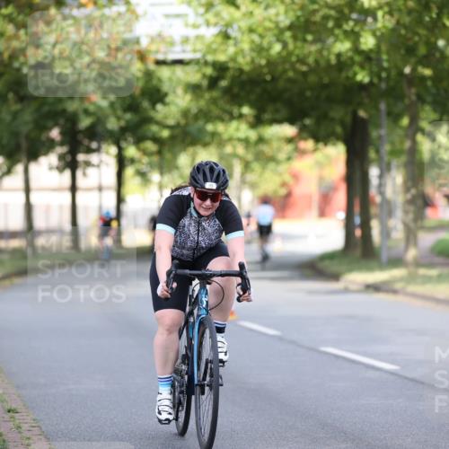 11.08.2024 - GEWOBA Citytriathlon Bremen H.Heesch http://msf.ph/oto/6770633 11.08.2024 10:38:24 Radfahren 3, 4, 11, 29, 43, 52, 58, 94, 95 meine-sportfotos.de