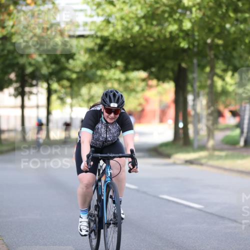 11.08.2024 - GEWOBA Citytriathlon Bremen H.Heesch http://msf.ph/oto/6770640 11.08.2024 10:38:24 Radfahren 3, 4, 11, 29, 43, 52, 58, 94, 95 meine-sportfotos.de