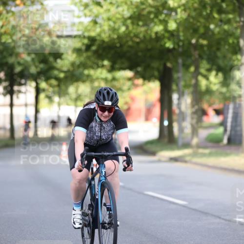 11.08.2024 - GEWOBA Citytriathlon Bremen H.Heesch http://msf.ph/oto/6770643 11.08.2024 10:38:24 Radfahren 3, 4, 11, 29, 43, 52, 58, 94, 95 meine-sportfotos.de