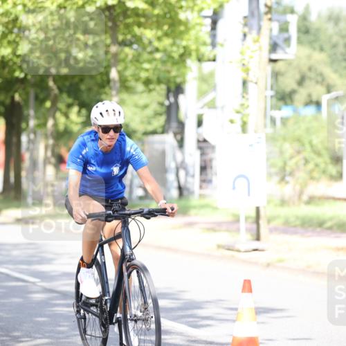 11.08.2024 - GEWOBA Citytriathlon Bremen H.Heesch http://msf.ph/oto/6770663 11.08.2024 10:45:23 Radfahren 51, 93 meine-sportfotos.de