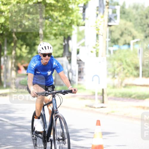 11.08.2024 - GEWOBA Citytriathlon Bremen H.Heesch http://msf.ph/oto/6770666 11.08.2024 10:45:23 Radfahren 51, 93 meine-sportfotos.de