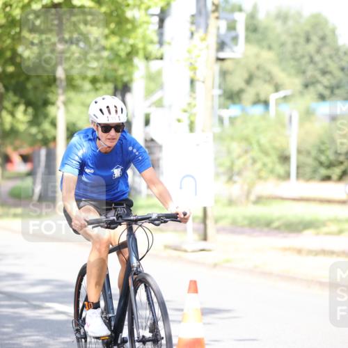 11.08.2024 - GEWOBA Citytriathlon Bremen H.Heesch http://msf.ph/oto/6770673 11.08.2024 10:45:23 Radfahren 51, 93 meine-sportfotos.de