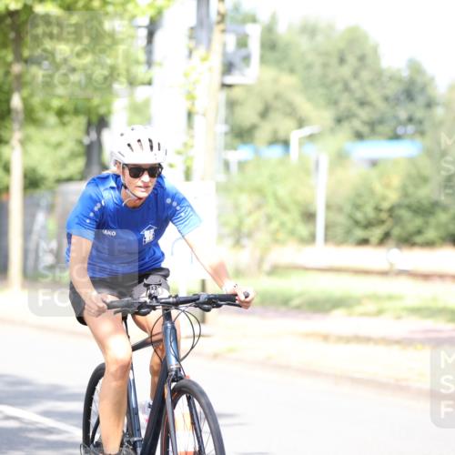 11.08.2024 - GEWOBA Citytriathlon Bremen H.Heesch http://msf.ph/oto/6770680 11.08.2024 10:45:23 Radfahren 51, 93 meine-sportfotos.de