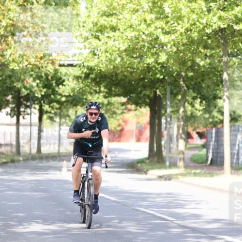 11.08.2024 - GEWOBA Citytriathlon Bremen H.Heesch http://msf.ph/oto/6770725 11.08.2024 10:45:30 Radfahren 51, 93 meine-sportfotos.de
