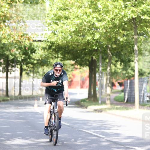 11.08.2024 - GEWOBA Citytriathlon Bremen H.Heesch http://msf.ph/oto/6770733 11.08.2024 10:45:30 Radfahren 51, 93 meine-sportfotos.de