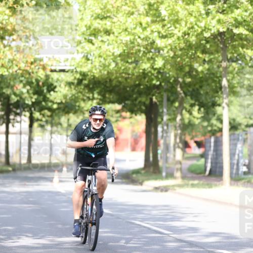 11.08.2024 - GEWOBA Citytriathlon Bremen H.Heesch http://msf.ph/oto/6770737 11.08.2024 10:45:30 Radfahren 51, 93 meine-sportfotos.de