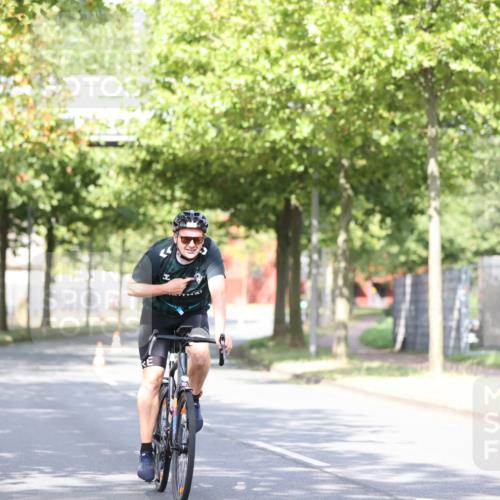 11.08.2024 - GEWOBA Citytriathlon Bremen H.Heesch http://msf.ph/oto/6770741 11.08.2024 10:45:30 Radfahren 51, 93 meine-sportfotos.de