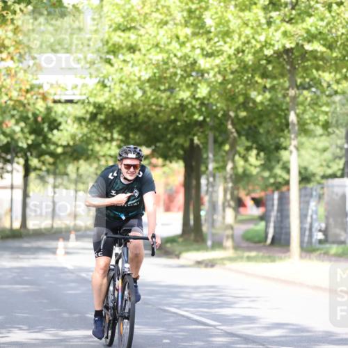 11.08.2024 - GEWOBA Citytriathlon Bremen H.Heesch http://msf.ph/oto/6770745 11.08.2024 10:45:30 Radfahren 51, 93 meine-sportfotos.de