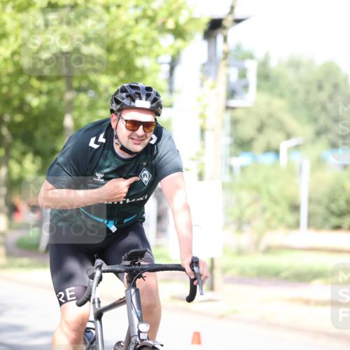 11.08.2024 - GEWOBA Citytriathlon Bremen H.Heesch http://msf.ph/oto/6770776 11.08.2024 10:45:31 Radfahren 93 meine-sportfotos.de