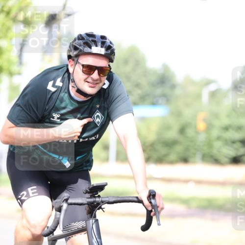 11.08.2024 - GEWOBA Citytriathlon Bremen H.Heesch http://msf.ph/oto/6770788 11.08.2024 10:45:31 Radfahren 93 meine-sportfotos.de