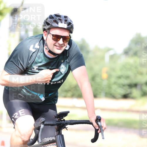 11.08.2024 - GEWOBA Citytriathlon Bremen H.Heesch http://msf.ph/oto/6770790 11.08.2024 10:45:31 Radfahren 93 meine-sportfotos.de