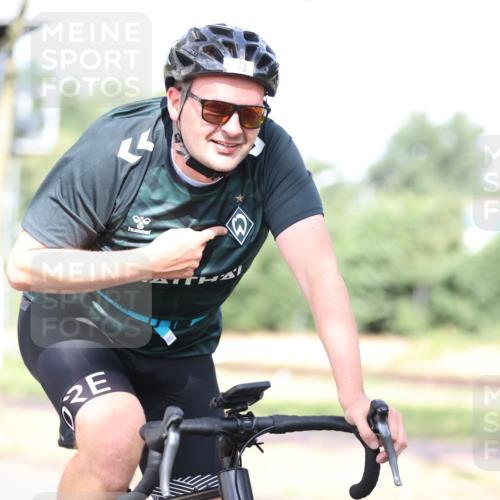 11.08.2024 - GEWOBA Citytriathlon Bremen H.Heesch http://msf.ph/oto/6770794 11.08.2024 10:45:31 Radfahren 93 meine-sportfotos.de