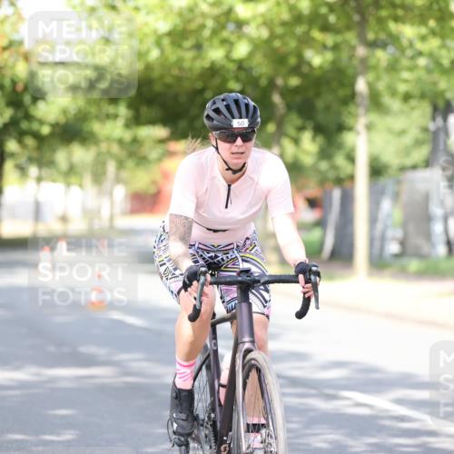 11.08.2024 - GEWOBA Citytriathlon Bremen H.Heesch http://msf.ph/oto/6770807 11.08.2024 10:45:51 Radfahren 50 meine-sportfotos.de