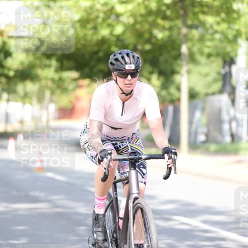 11.08.2024 - GEWOBA Citytriathlon Bremen H.Heesch http://msf.ph/oto/6770809 11.08.2024 10:45:51 Radfahren 50 meine-sportfotos.de