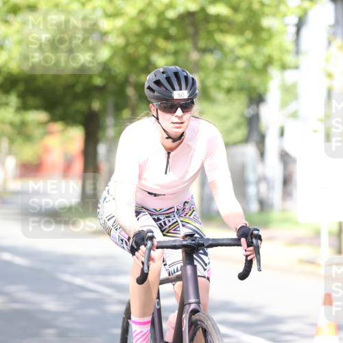 11.08.2024 - GEWOBA Citytriathlon Bremen H.Heesch http://msf.ph/oto/6770818 11.08.2024 10:45:51 Radfahren 50 meine-sportfotos.de