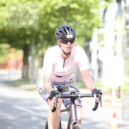 11.08.2024 - GEWOBA Citytriathlon Bremen H.Heesch http://msf.ph/oto/6770822 11.08.2024 10:45:51 Radfahren 50 meine-sportfotos.de
