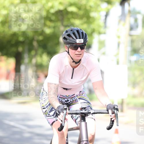 11.08.2024 - GEWOBA Citytriathlon Bremen H.Heesch http://msf.ph/oto/6770826 11.08.2024 10:45:51 Radfahren 50 meine-sportfotos.de