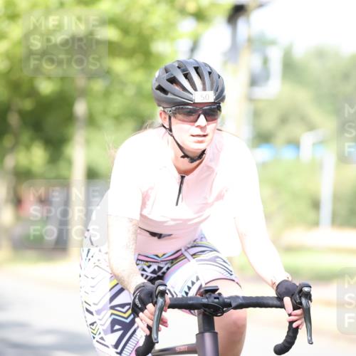 11.08.2024 - GEWOBA Citytriathlon Bremen H.Heesch http://msf.ph/oto/6770831 11.08.2024 10:45:51 Radfahren 50 meine-sportfotos.de