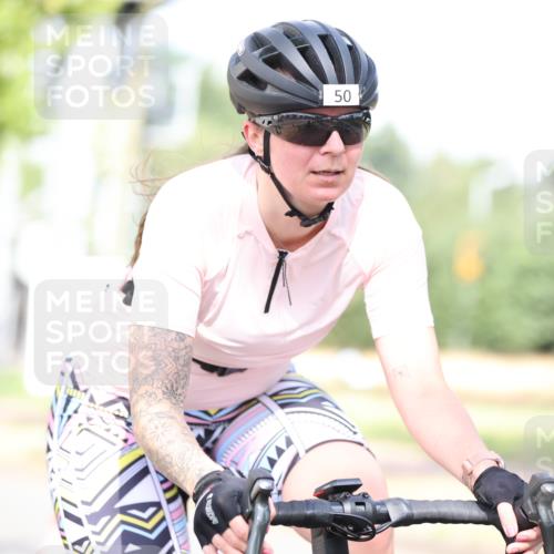 11.08.2024 - GEWOBA Citytriathlon Bremen H.Heesch http://msf.ph/oto/6770842 11.08.2024 10:45:52 Radfahren 50 meine-sportfotos.de