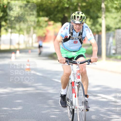 11.08.2024 - GEWOBA Citytriathlon Bremen H.Heesch http://msf.ph/oto/6770859 11.08.2024 10:46:10 Radfahren 111 meine-sportfotos.de