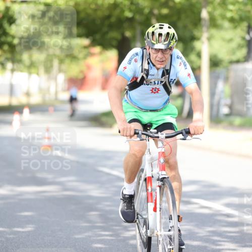 11.08.2024 - GEWOBA Citytriathlon Bremen H.Heesch http://msf.ph/oto/6770861 11.08.2024 10:46:11 Radfahren 111 meine-sportfotos.de