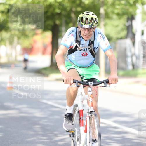 11.08.2024 - GEWOBA Citytriathlon Bremen H.Heesch http://msf.ph/oto/6770867 11.08.2024 10:46:11 Radfahren 111 meine-sportfotos.de
