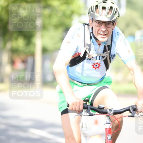 11.08.2024 - GEWOBA Citytriathlon Bremen H.Heesch http://msf.ph/oto/6770891 11.08.2024 10:46:11 Radfahren 111 meine-sportfotos.de