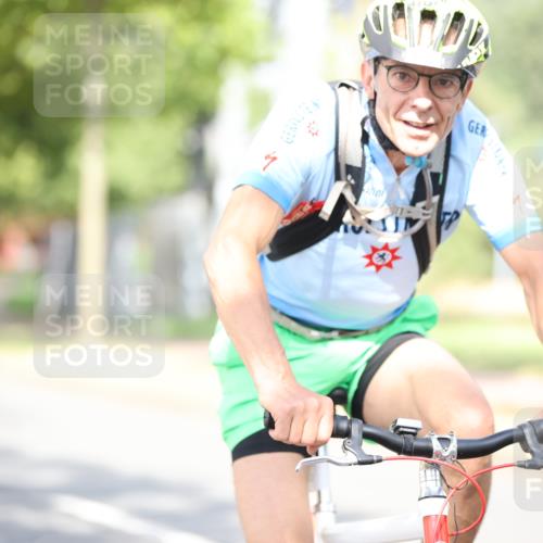 11.08.2024 - GEWOBA Citytriathlon Bremen H.Heesch http://msf.ph/oto/6770893 11.08.2024 10:46:11 Radfahren 111 meine-sportfotos.de