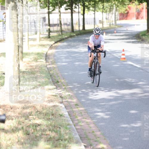 11.08.2024 - GEWOBA Citytriathlon Bremen H.Heesch http://msf.ph/oto/6770909 11.08.2024 10:47:00 Radfahren 36 meine-sportfotos.de