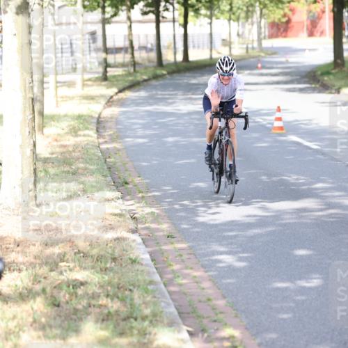 11.08.2024 - GEWOBA Citytriathlon Bremen H.Heesch http://msf.ph/oto/6770915 11.08.2024 10:47:01 Radfahren 36 meine-sportfotos.de
