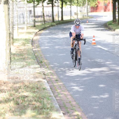 11.08.2024 - GEWOBA Citytriathlon Bremen H.Heesch http://msf.ph/oto/6770919 11.08.2024 10:47:01 Radfahren 36 meine-sportfotos.de