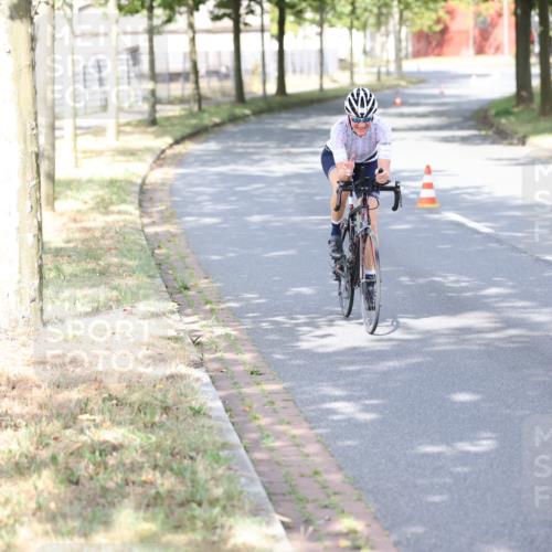 11.08.2024 - GEWOBA Citytriathlon Bremen H.Heesch http://msf.ph/oto/6770924 11.08.2024 10:47:01 Radfahren 36 meine-sportfotos.de
