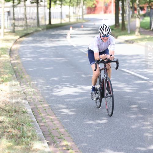 11.08.2024 - GEWOBA Citytriathlon Bremen H.Heesch http://msf.ph/oto/6770939 11.08.2024 10:47:01 Radfahren 36 meine-sportfotos.de