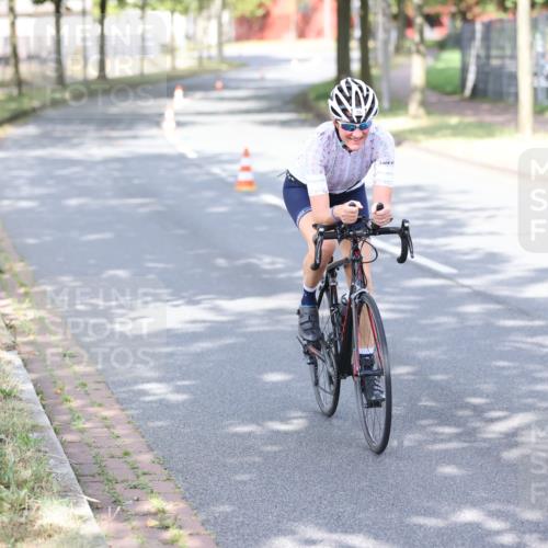 11.08.2024 - GEWOBA Citytriathlon Bremen H.Heesch http://msf.ph/oto/6770950 11.08.2024 10:47:01 Radfahren 36 meine-sportfotos.de