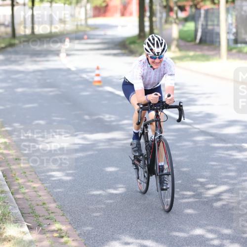 11.08.2024 - GEWOBA Citytriathlon Bremen H.Heesch http://msf.ph/oto/6770953 11.08.2024 10:47:01 Radfahren 36 meine-sportfotos.de