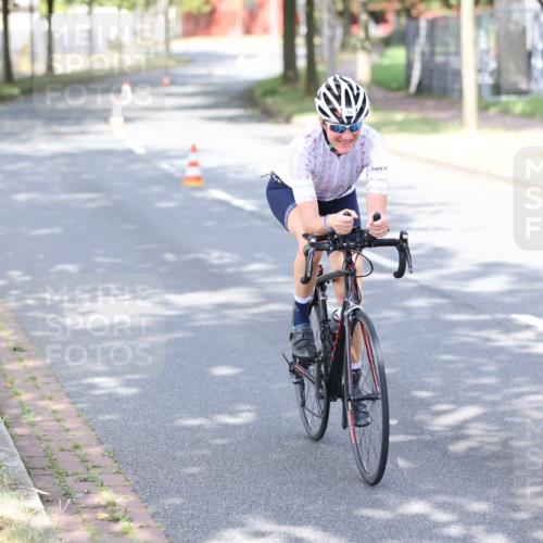 11.08.2024 - GEWOBA Citytriathlon Bremen H.Heesch http://msf.ph/oto/6770956 11.08.2024 10:47:01 Radfahren 36 meine-sportfotos.de