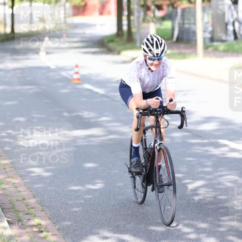 11.08.2024 - GEWOBA Citytriathlon Bremen H.Heesch http://msf.ph/oto/6770960 11.08.2024 10:47:01 Radfahren 36 meine-sportfotos.de