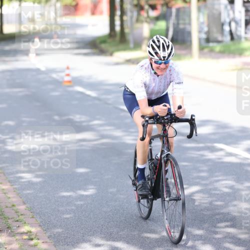 11.08.2024 - GEWOBA Citytriathlon Bremen H.Heesch http://msf.ph/oto/6770962 11.08.2024 10:47:01 Radfahren 36 meine-sportfotos.de