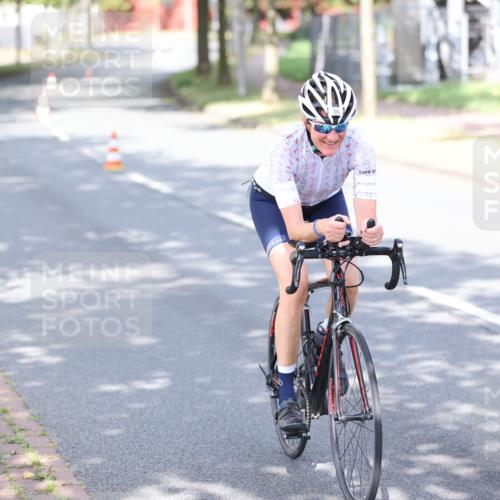 11.08.2024 - GEWOBA Citytriathlon Bremen H.Heesch http://msf.ph/oto/6770967 11.08.2024 10:47:02 Radfahren 36 meine-sportfotos.de