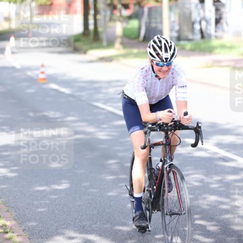 11.08.2024 - GEWOBA Citytriathlon Bremen H.Heesch http://msf.ph/oto/6770970 11.08.2024 10:47:02 Radfahren 36 meine-sportfotos.de