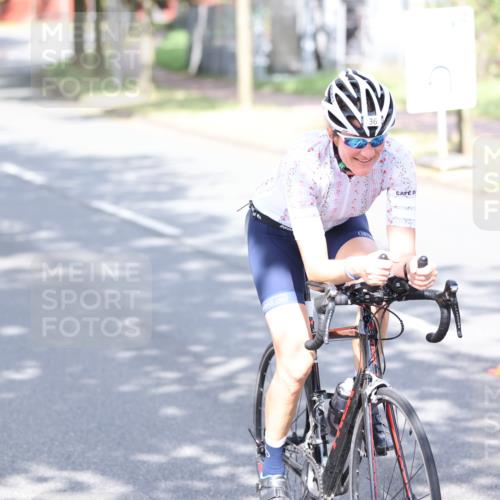 11.08.2024 - GEWOBA Citytriathlon Bremen H.Heesch http://msf.ph/oto/6770980 11.08.2024 10:47:02 Radfahren 36 meine-sportfotos.de