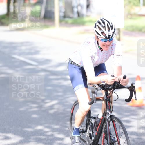 11.08.2024 - GEWOBA Citytriathlon Bremen H.Heesch http://msf.ph/oto/6770982 11.08.2024 10:47:02 Radfahren 36 meine-sportfotos.de