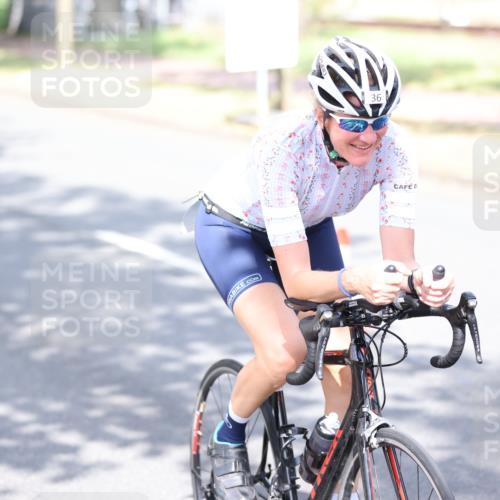 11.08.2024 - GEWOBA Citytriathlon Bremen H.Heesch http://msf.ph/oto/6770988 11.08.2024 10:47:02 Radfahren 36 meine-sportfotos.de