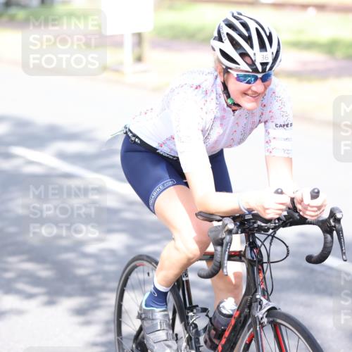 11.08.2024 - GEWOBA Citytriathlon Bremen H.Heesch http://msf.ph/oto/6770990 11.08.2024 10:47:02 Radfahren 36 meine-sportfotos.de