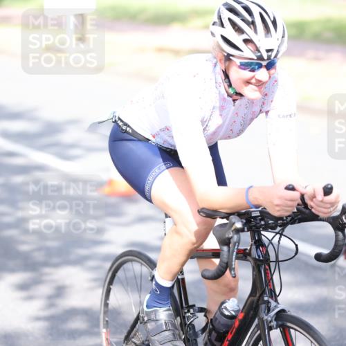 11.08.2024 - GEWOBA Citytriathlon Bremen H.Heesch http://msf.ph/oto/6770993 11.08.2024 10:47:02 Radfahren 36 meine-sportfotos.de