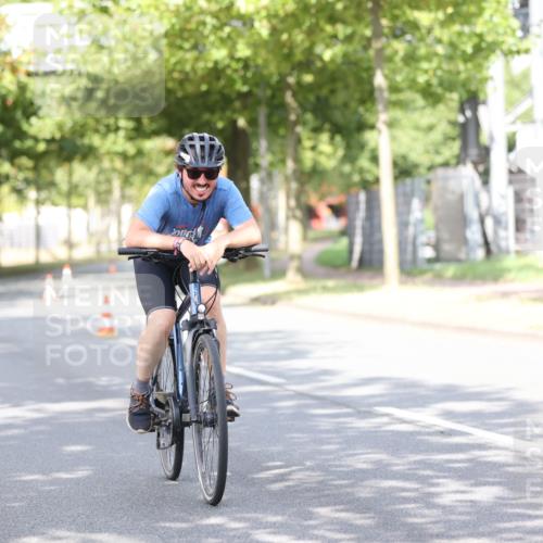 11.08.2024 - GEWOBA Citytriathlon Bremen H.Heesch http://msf.ph/oto/6771029 11.08.2024 10:47:28 Radfahren 100 meine-sportfotos.de